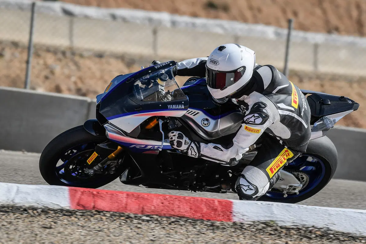 1000 Supersportive 2018: Aprilia RSV4RF vs Ducati Panigale V4S vs Yamaha YZF-R1M (37)