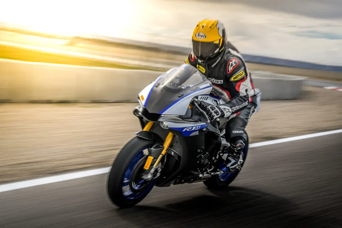 1000 Supersportive 2018: Aprilia RSV4RF vs Ducati Panigale V4S vs Yamaha YZF-R1M (38)