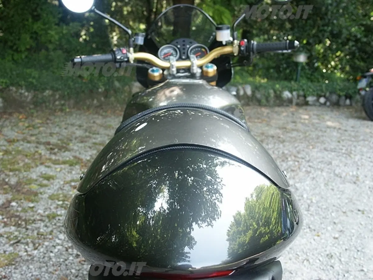 MOTO GUZZI V11 Cafè Sport vs DUCATI Monster 1000 Dark i.e. (3)