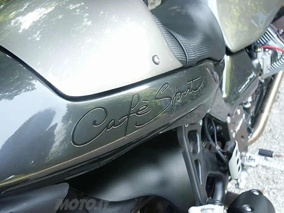 MOTO GUZZI V11 Cafè Sport vs DUCATI Monster 1000 Dark i.e. (5)