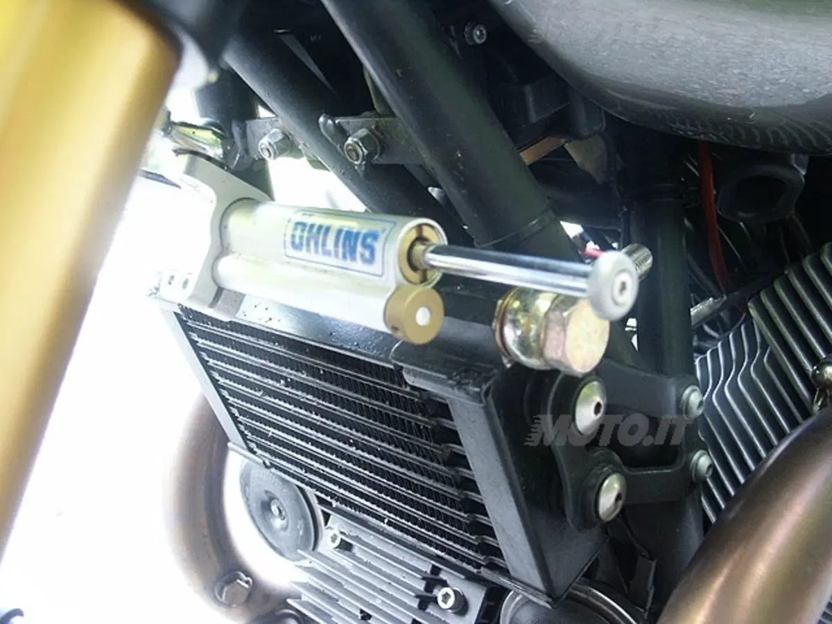 MOTO GUZZI V11 Cafè Sport vs DUCATI Monster 1000 Dark i.e. (8)