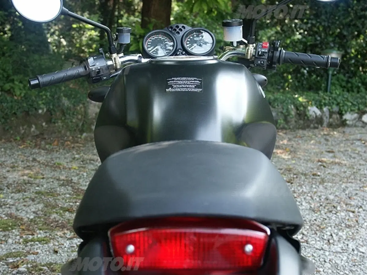 MOTO GUZZI V11 Cafè Sport vs DUCATI Monster 1000 Dark i.e. (25)