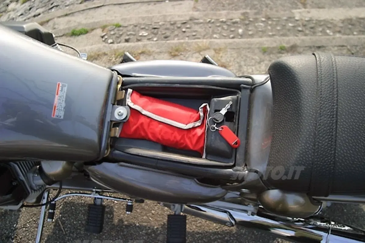 MOTO GUZZI California (13)