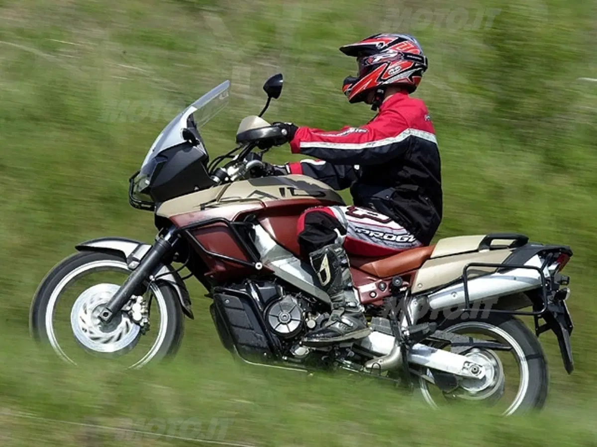 APRILIA Caponord Rally Raid e Pegaso Tuscany - Tibet (4)