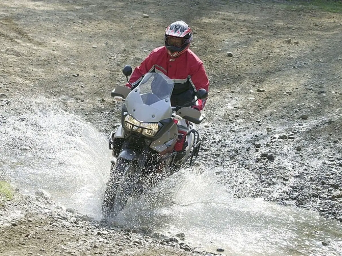 APRILIA Caponord Rally Raid e Pegaso Tuscany - Tibet (6)