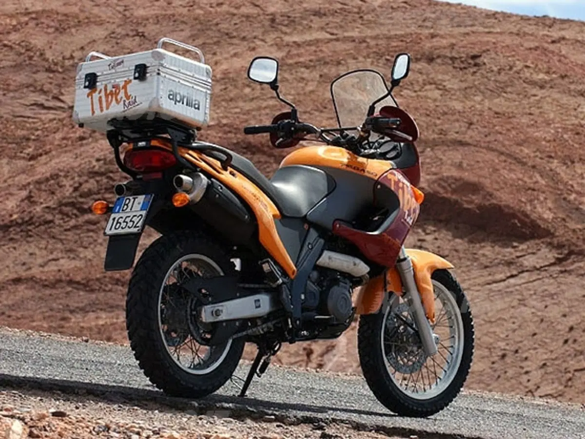 APRILIA Caponord Rally Raid e Pegaso Tuscany - Tibet (12)