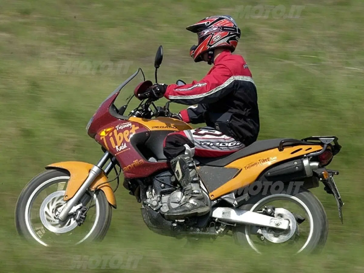 APRILIA Caponord Rally Raid e Pegaso Tuscany - Tibet (18)