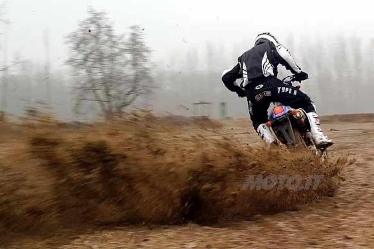 YAMAHA WR 450 F (2)