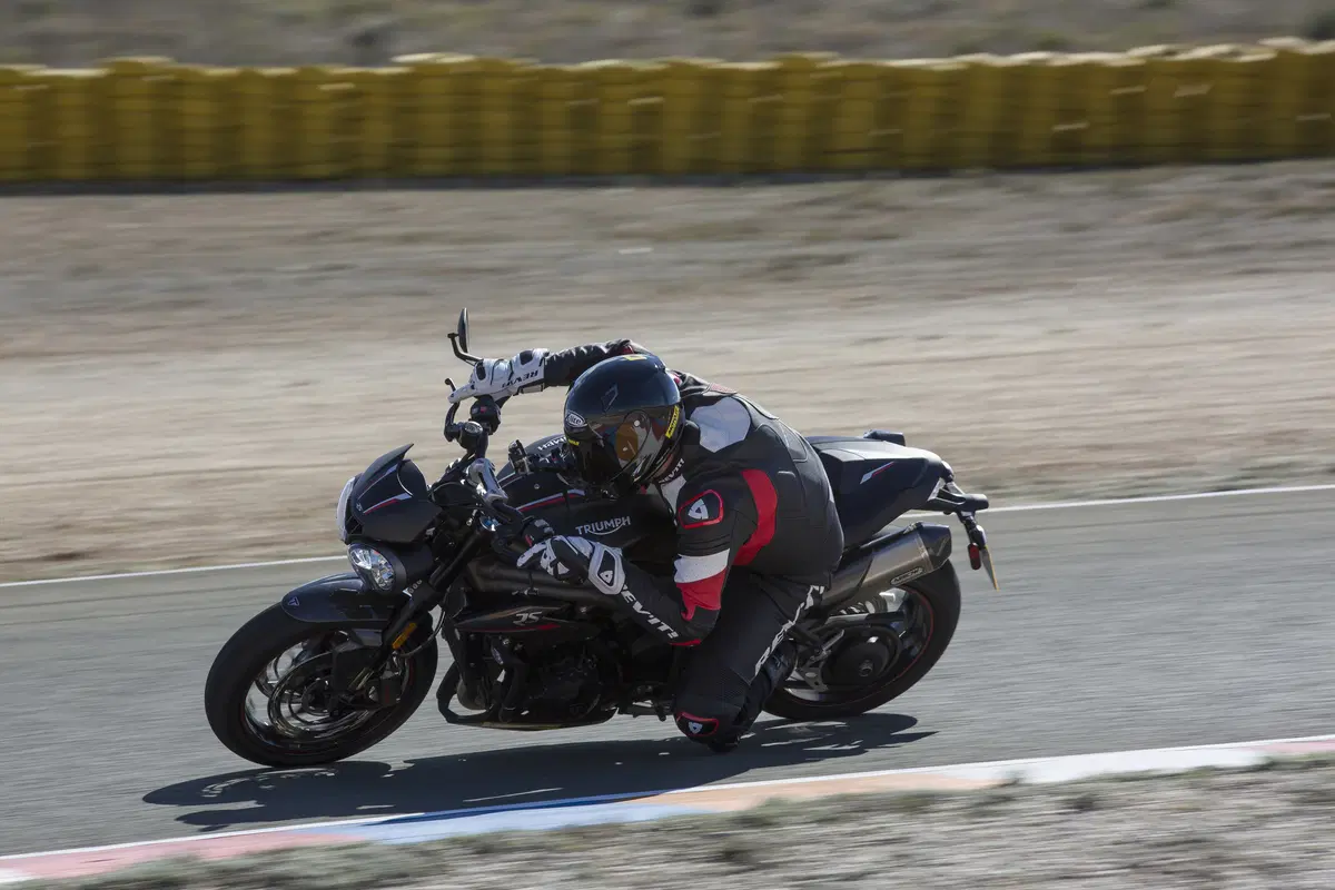 Le nuove Triumph Speed Triple R e RS 2018 (21)