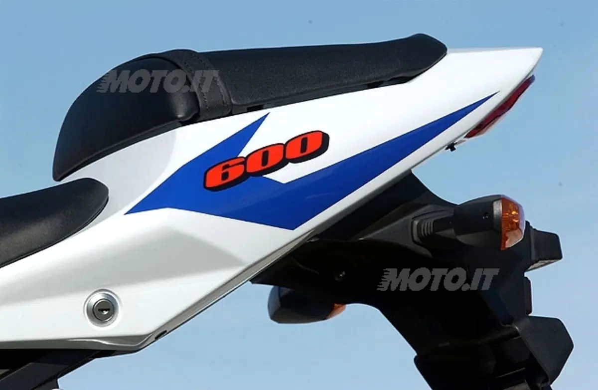 SUZUKI GSX-R 600 (13)