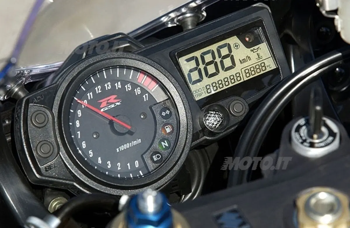 SUZUKI GSX-R 600 (15)