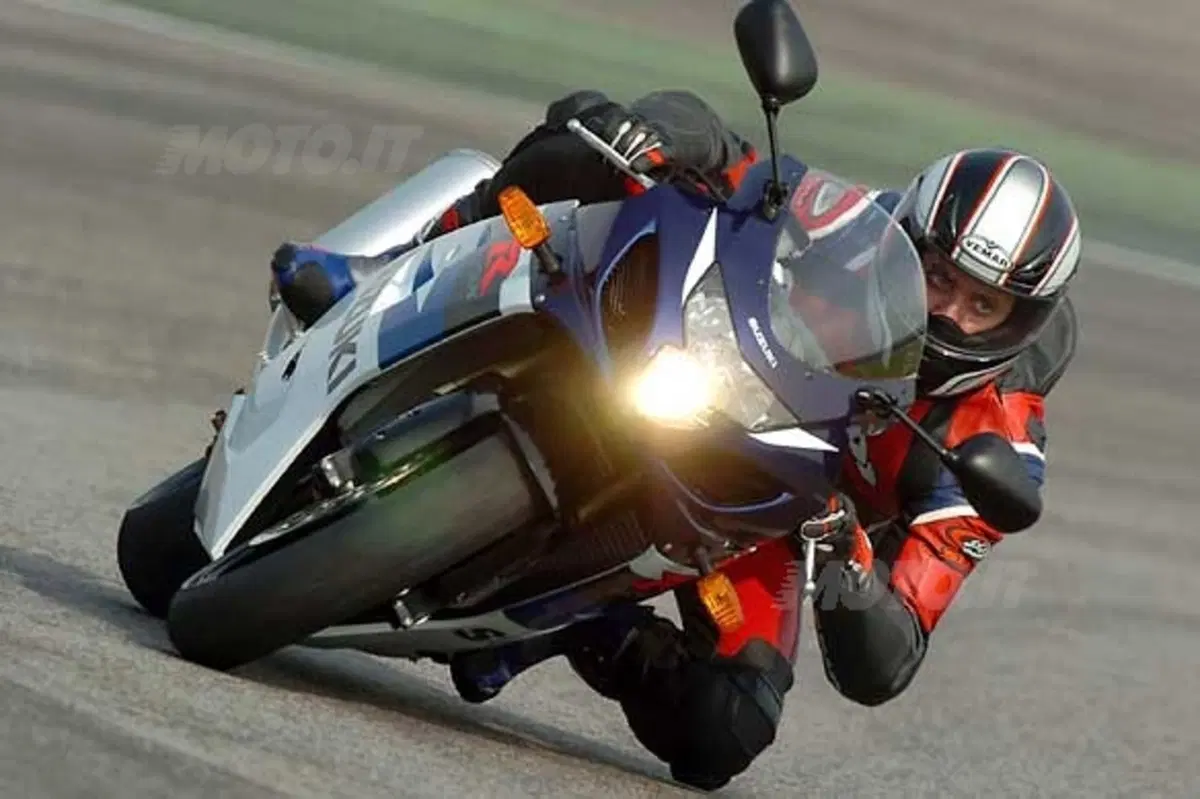 SUZUKI GSX-R 750 (2)