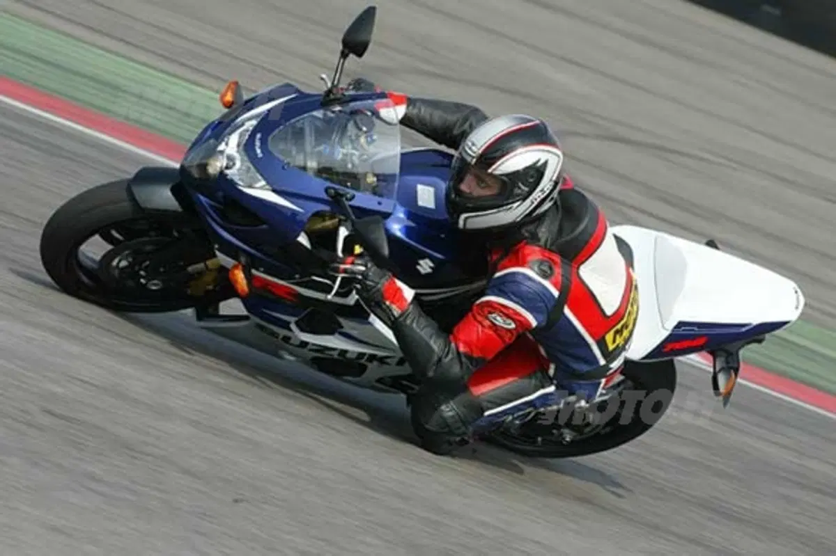 SUZUKI GSX-R 750 (4)