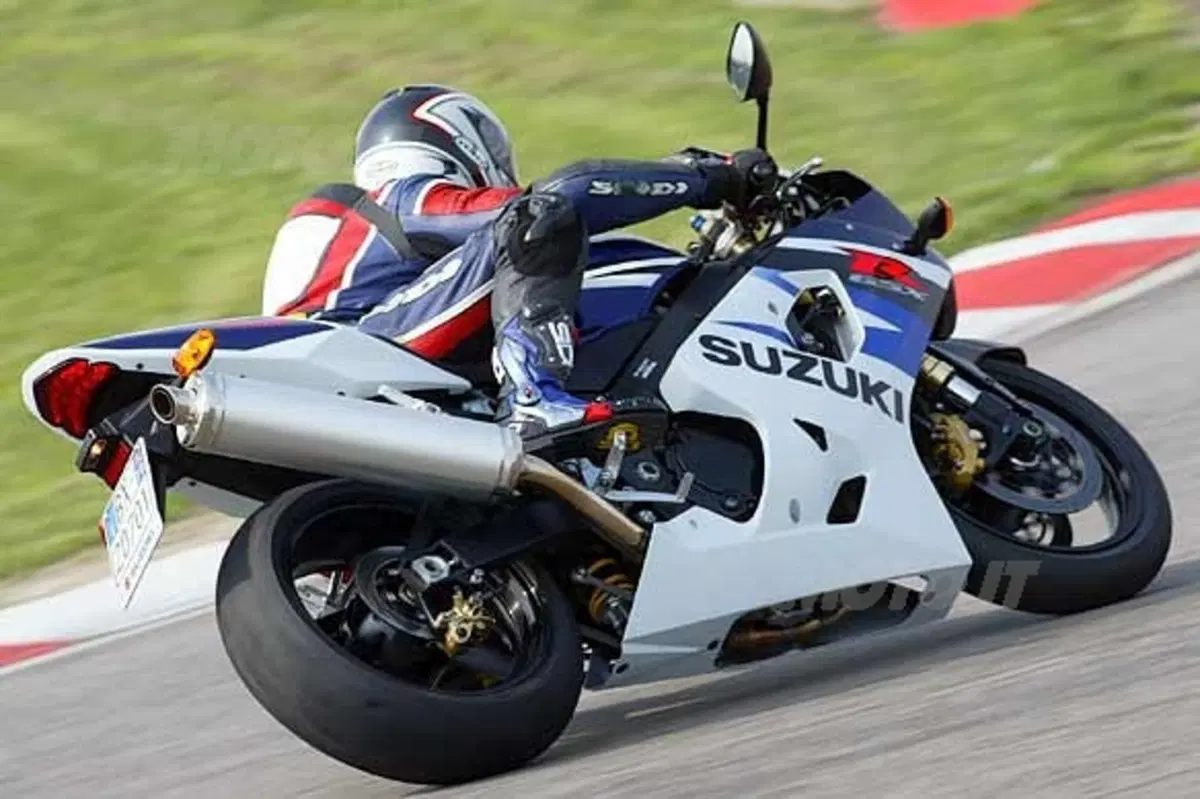 SUZUKI GSX-R 750 (8)