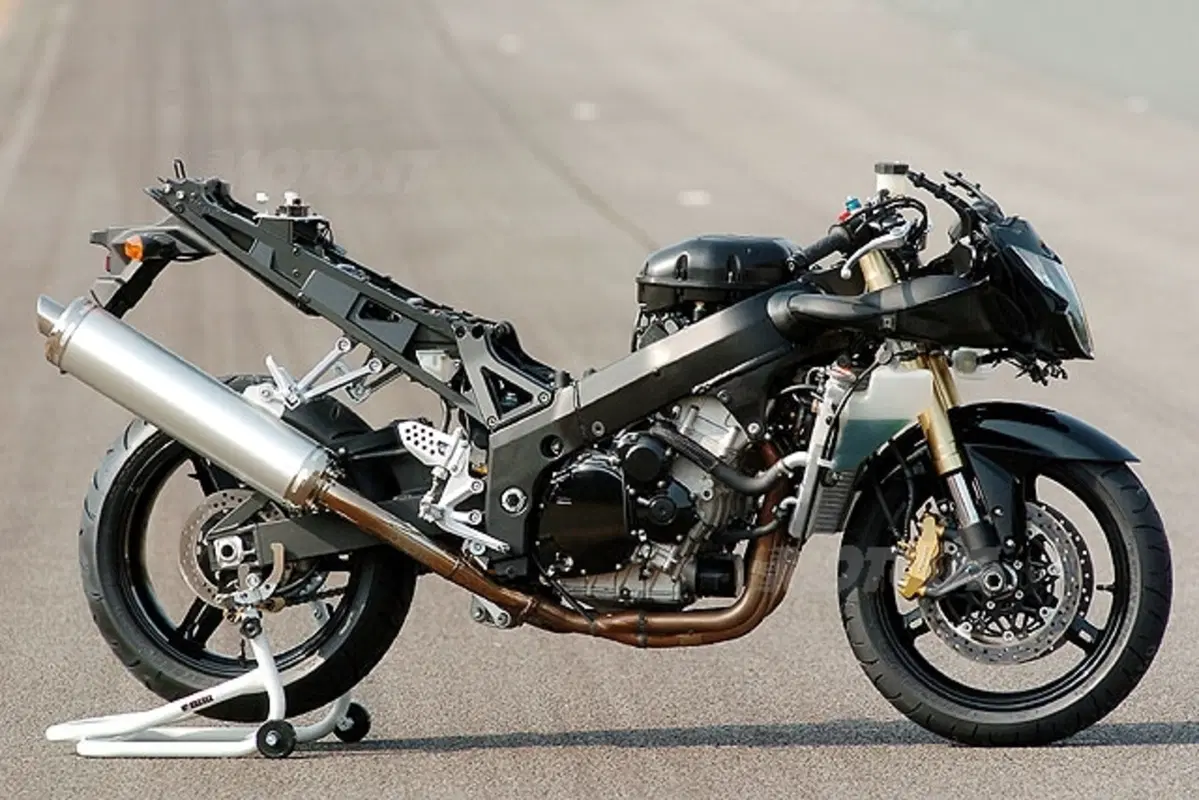SUZUKI GSX-R 750 (9)
