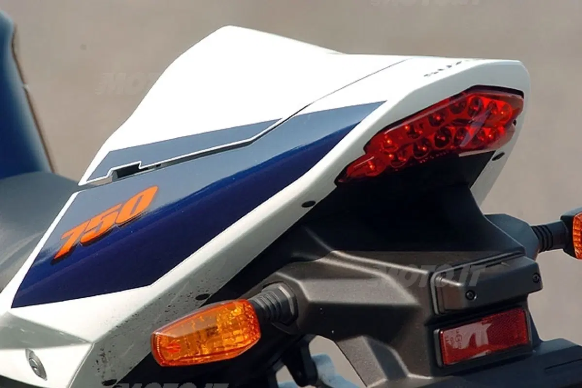 SUZUKI GSX-R 750 (12)