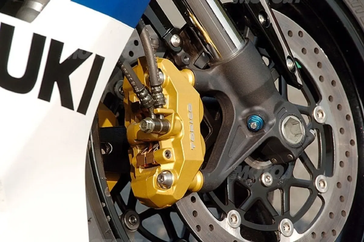 SUZUKI GSX-R 750 (15)