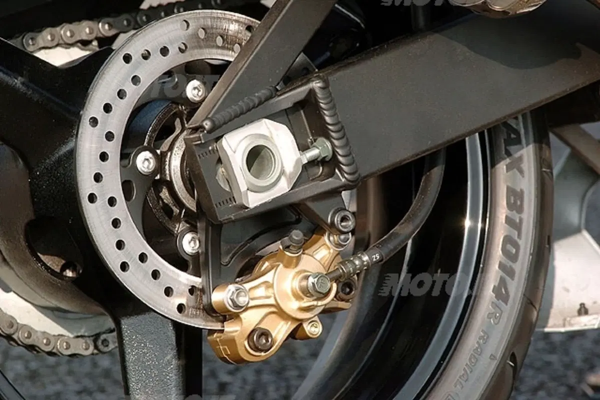 SUZUKI GSX-R 750 (16)