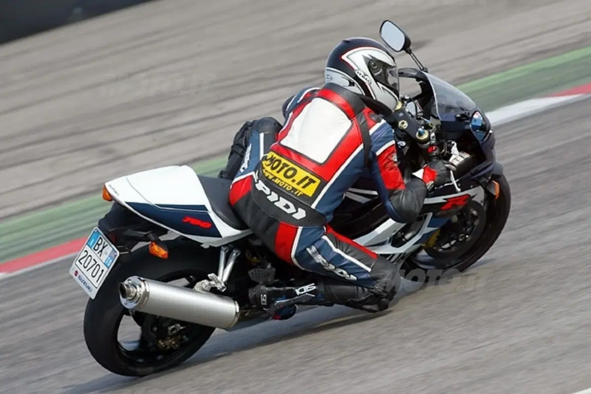 SUZUKI GSX-R 750 (18)