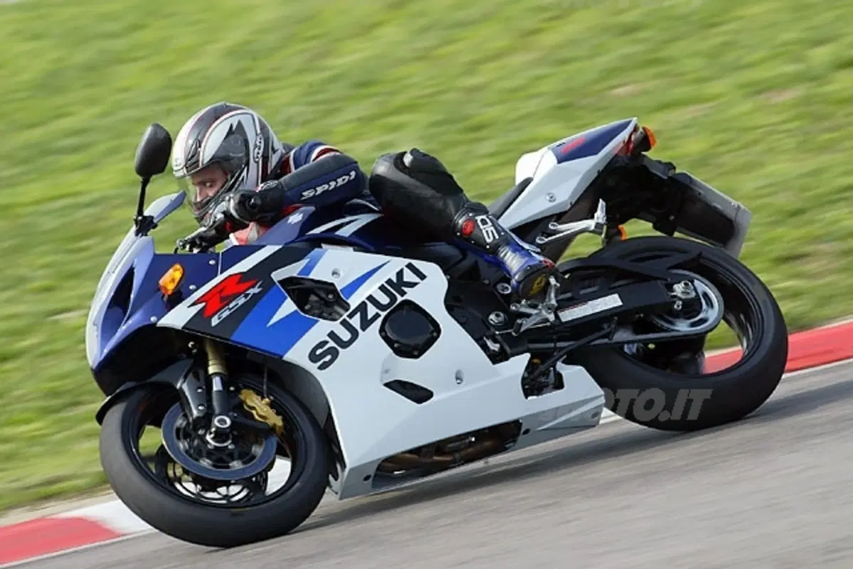 SUZUKI GSX-R 750 (19)