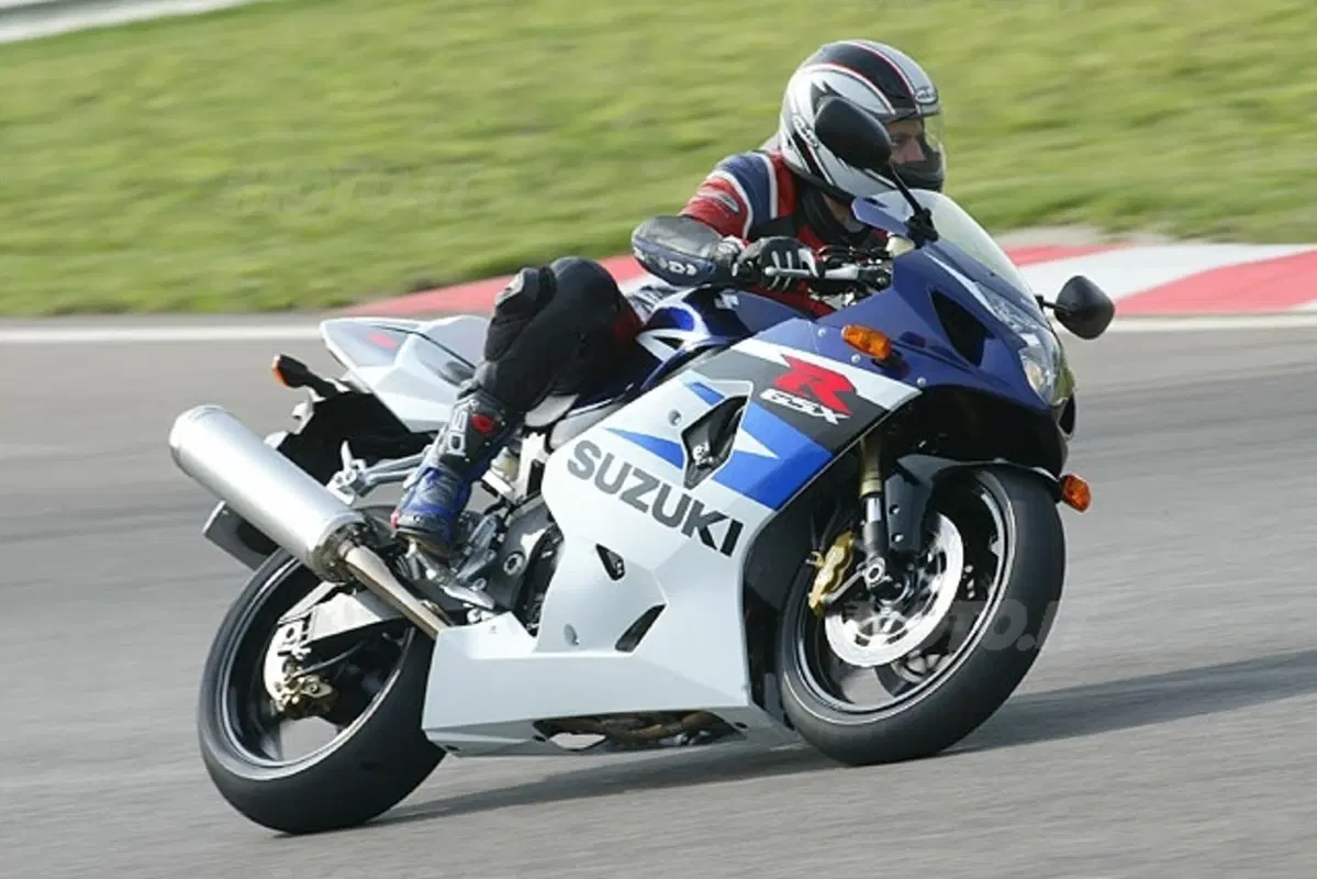 SUZUKI GSX-R 750 (20)