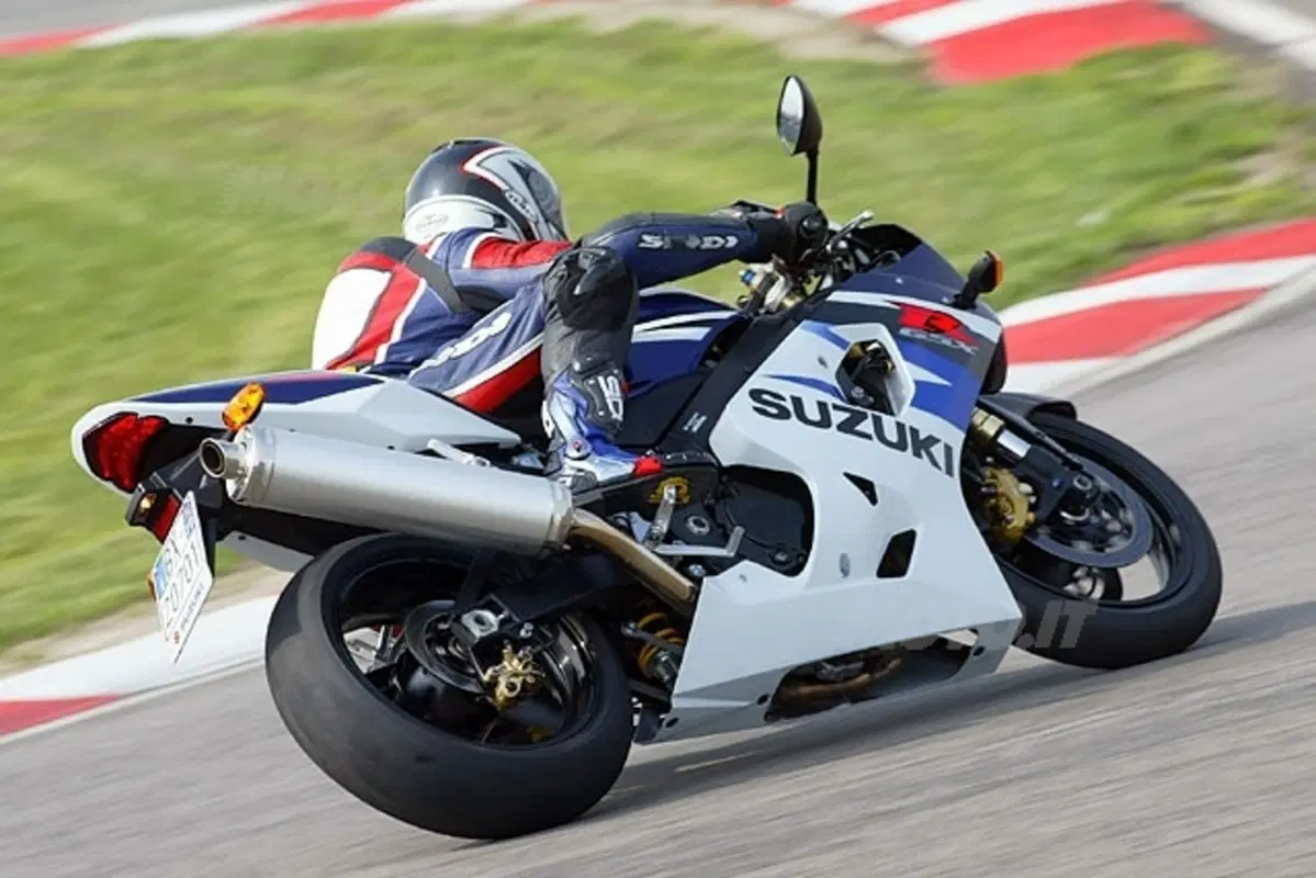 SUZUKI GSX-R 750 (21)
