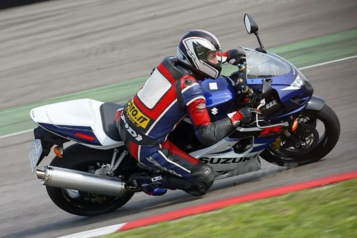 SUZUKI GSX-R 750 (22)