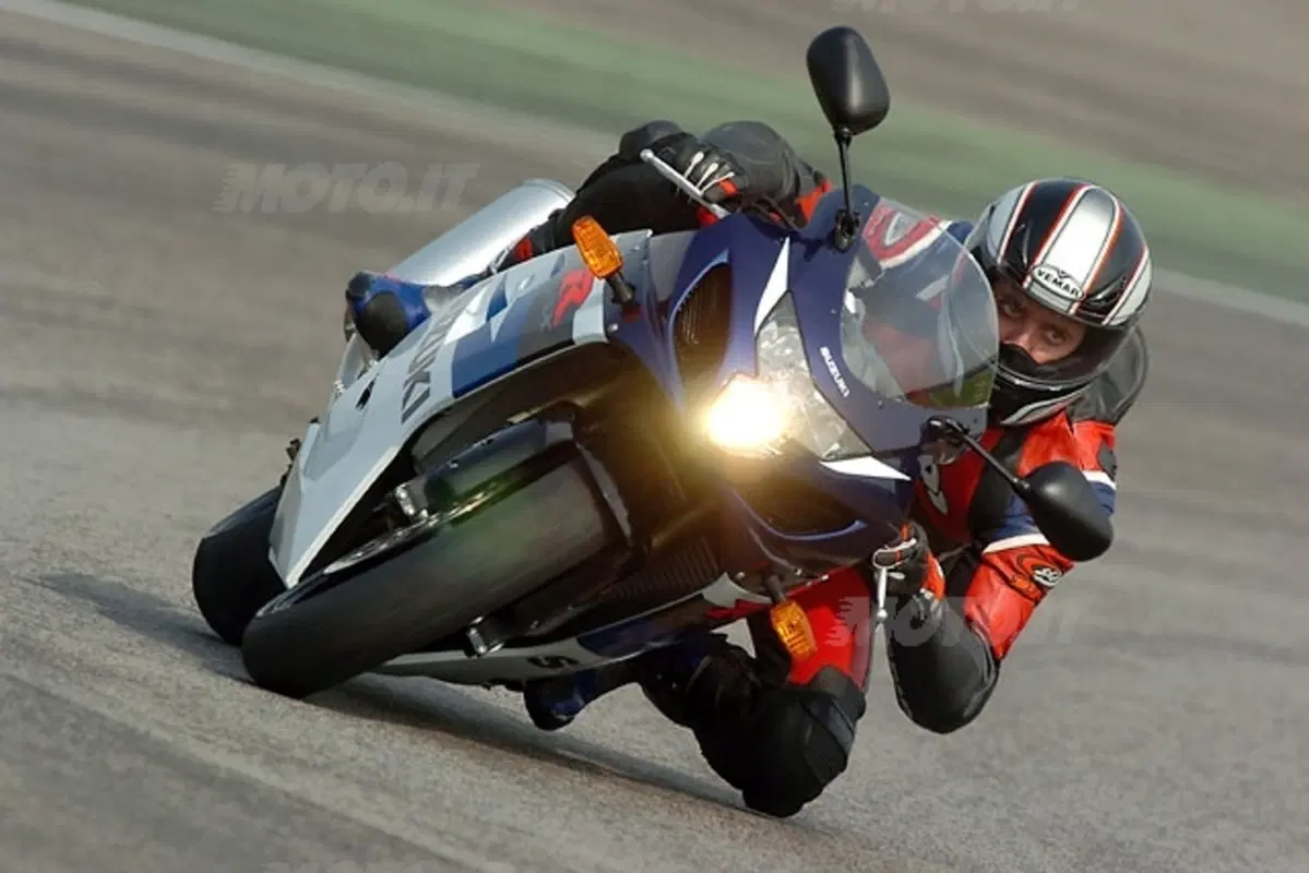 SUZUKI GSX-R 750 (24)