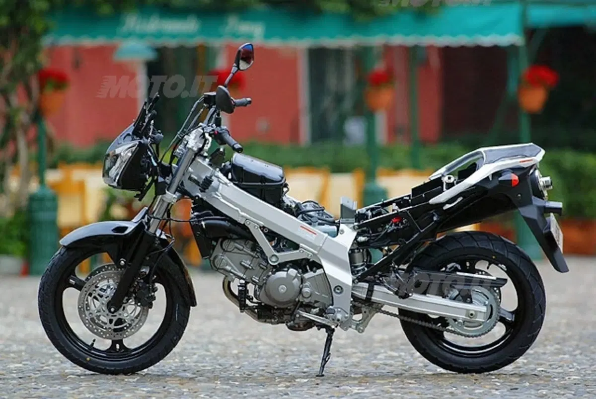 SUZUKI V-STROM 650 (3)