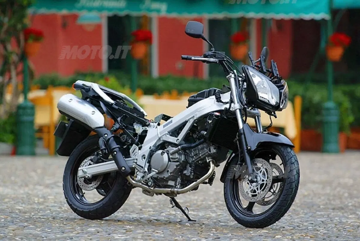 SUZUKI V-STROM 650 (4)