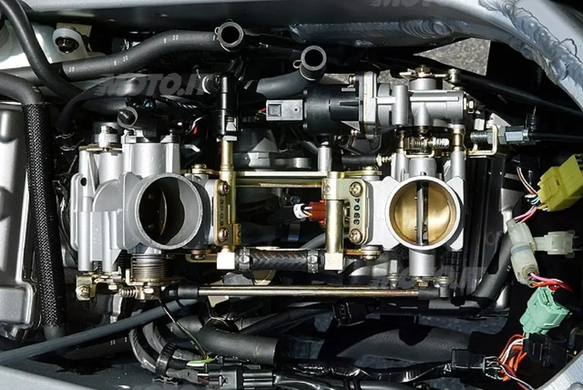 SUZUKI V-STROM 650 (9)