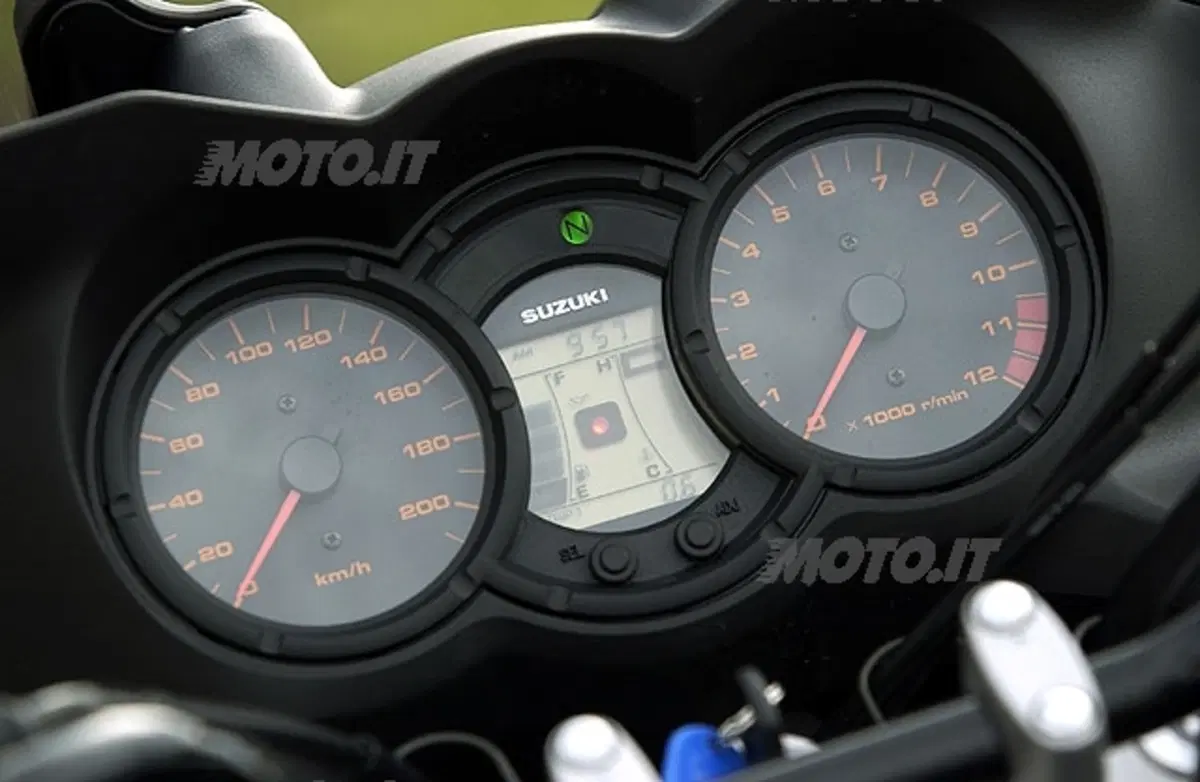 SUZUKI V-STROM 650 (14)