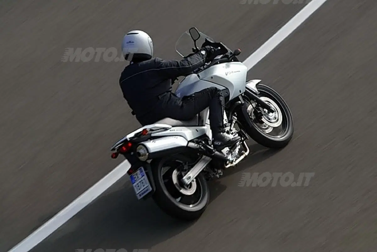 SUZUKI V-STROM 650 (16)