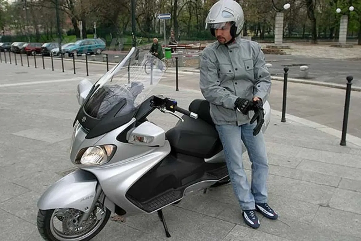 SUZUKI Burgman AN 650 Executive (8)