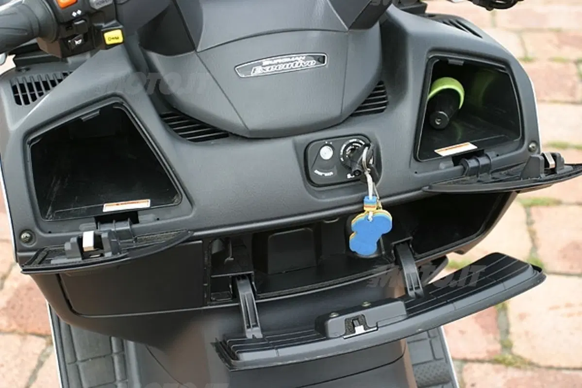 SUZUKI Burgman AN 650 Executive (11)