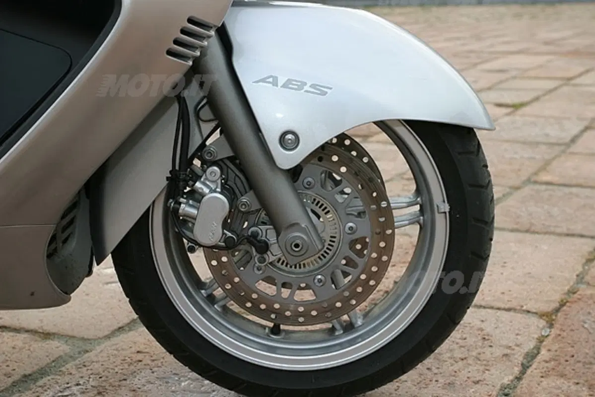 SUZUKI Burgman AN 650 Executive (14)