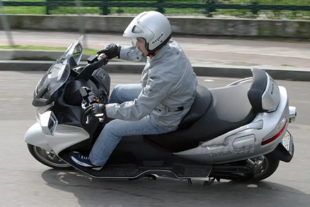 SUZUKI Burgman AN 650 Executive (16)