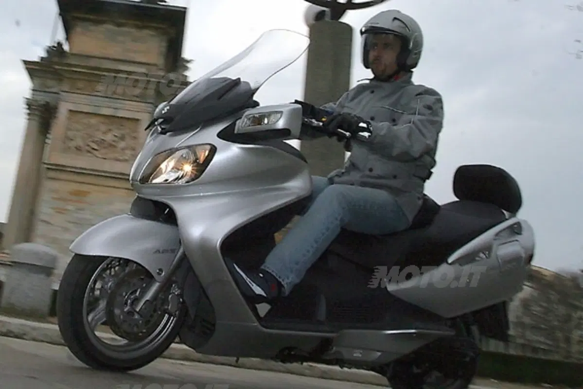SUZUKI Burgman AN 650 Executive (17)