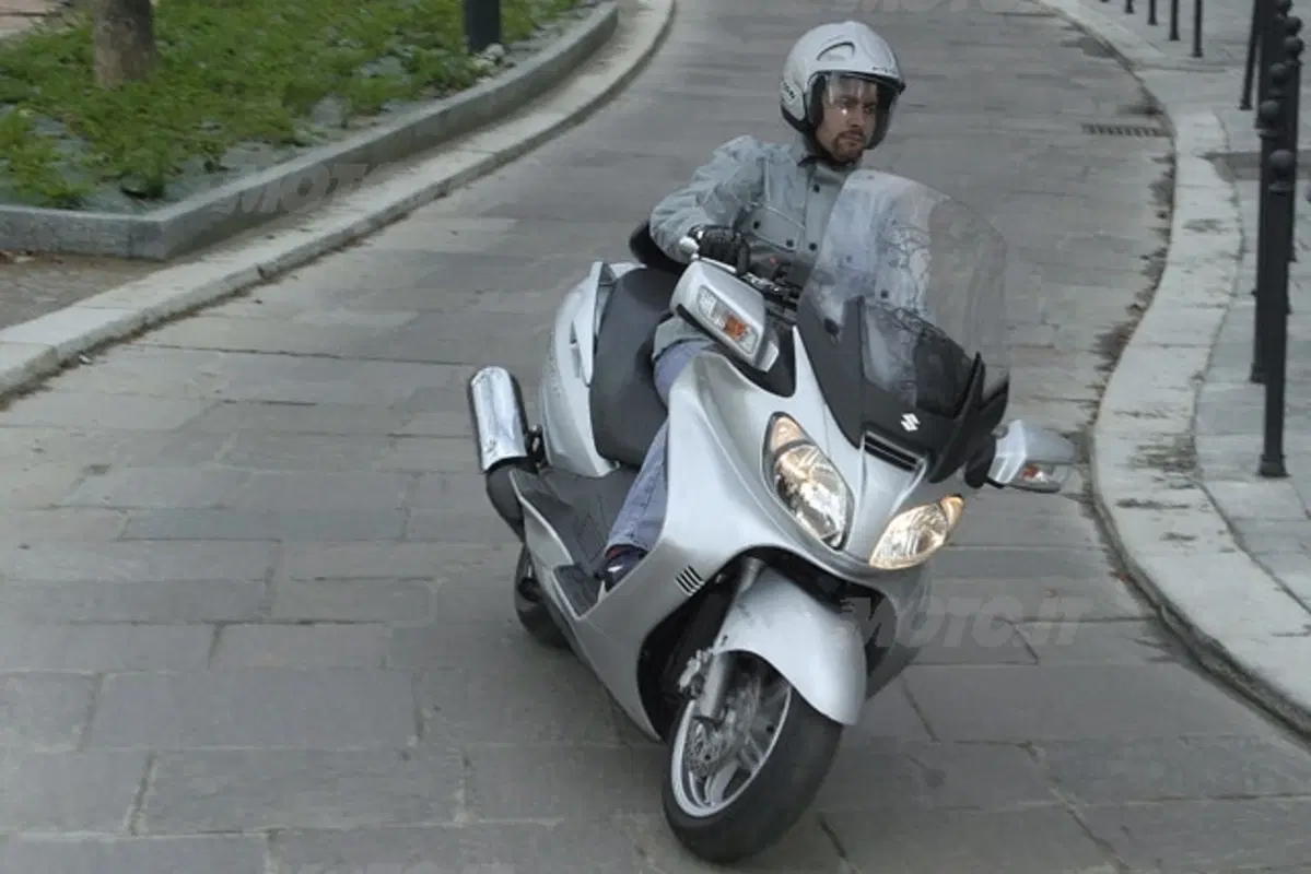 SUZUKI Burgman AN 650 Executive (18)