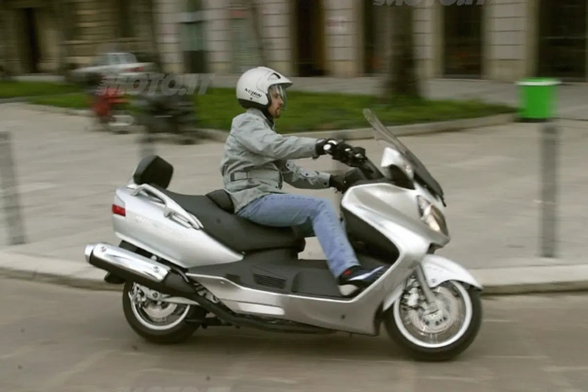 SUZUKI Burgman AN 650 Executive (19)