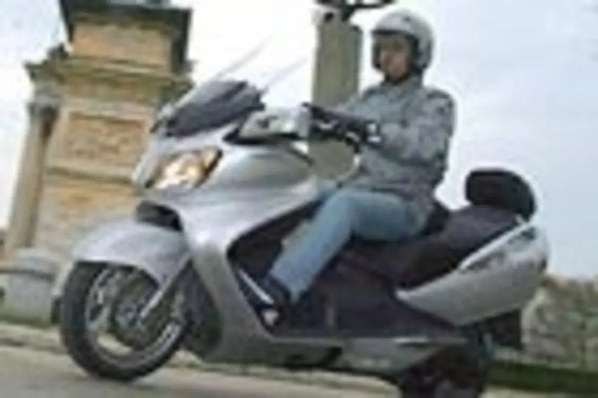 SUZUKI Burgman AN 650 Executive (25)
