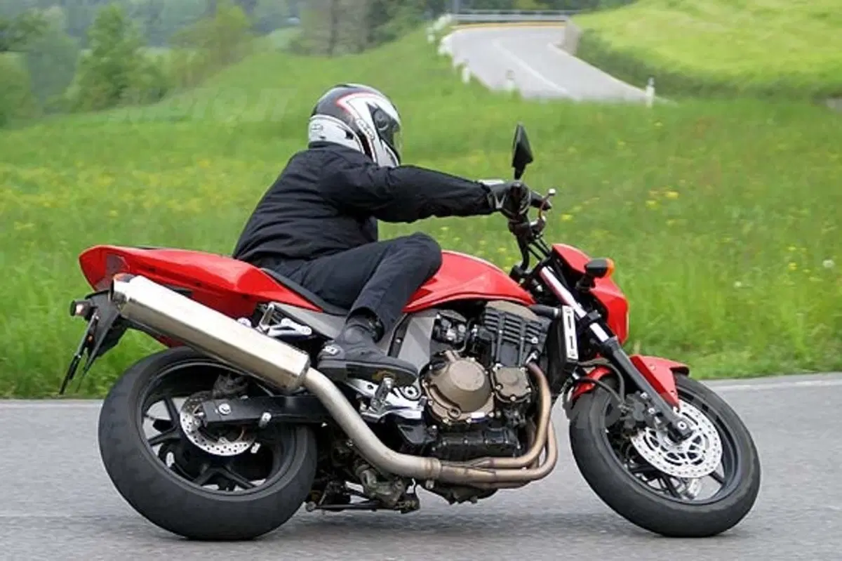 KAWASAKI Z 750 (2)