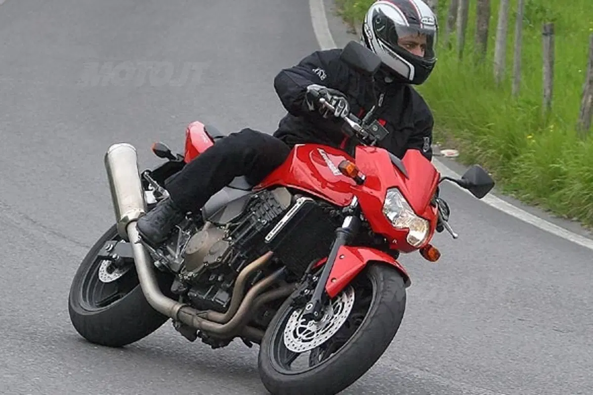 KAWASAKI Z 750 (4)