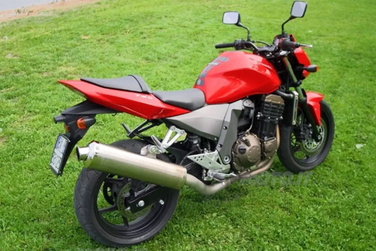 KAWASAKI Z 750 (5)