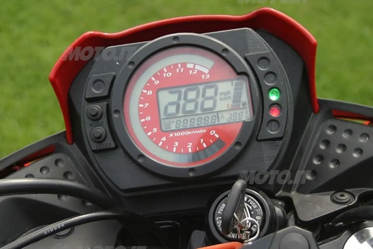 KAWASAKI Z 750 (10)