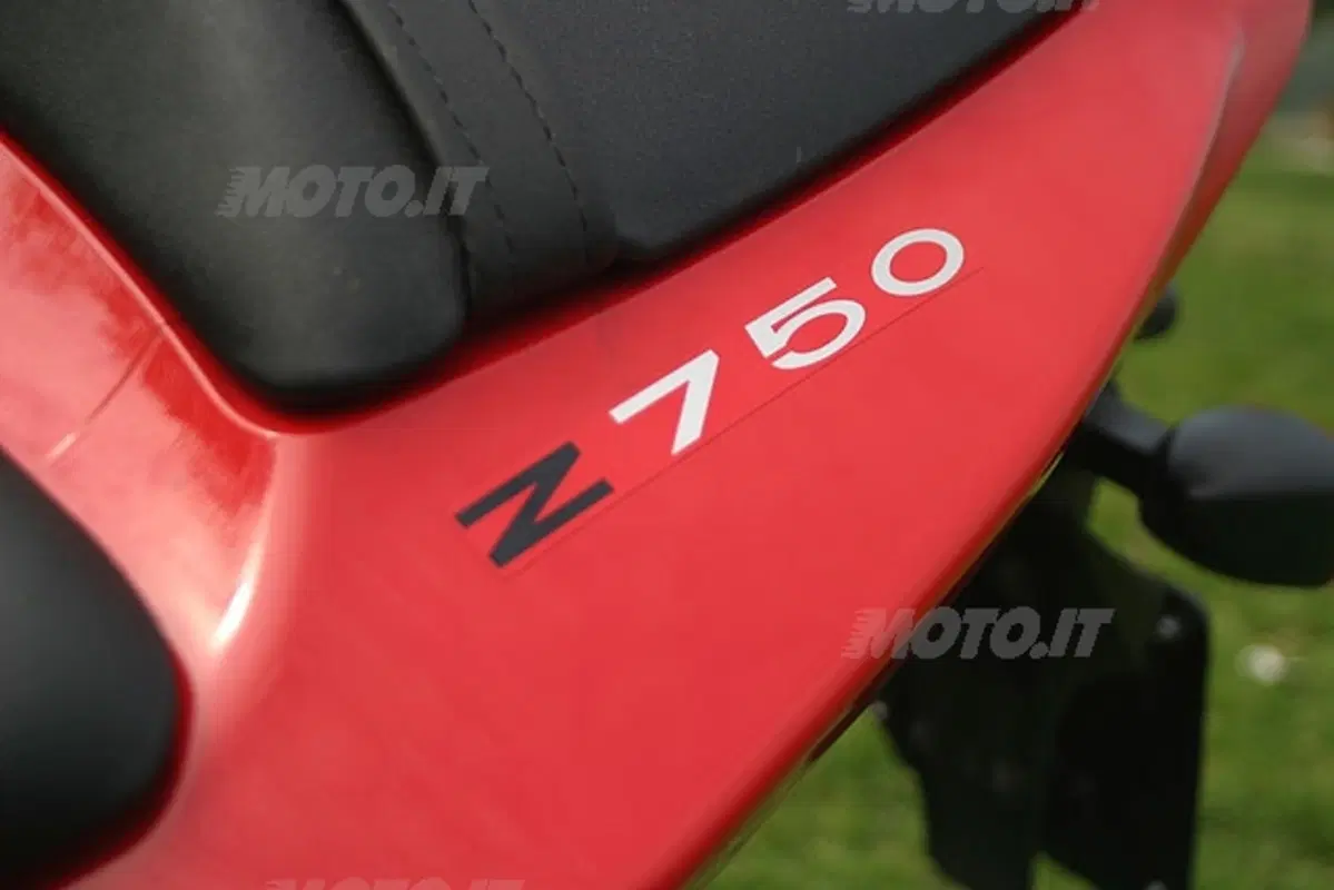 KAWASAKI Z 750 (14)