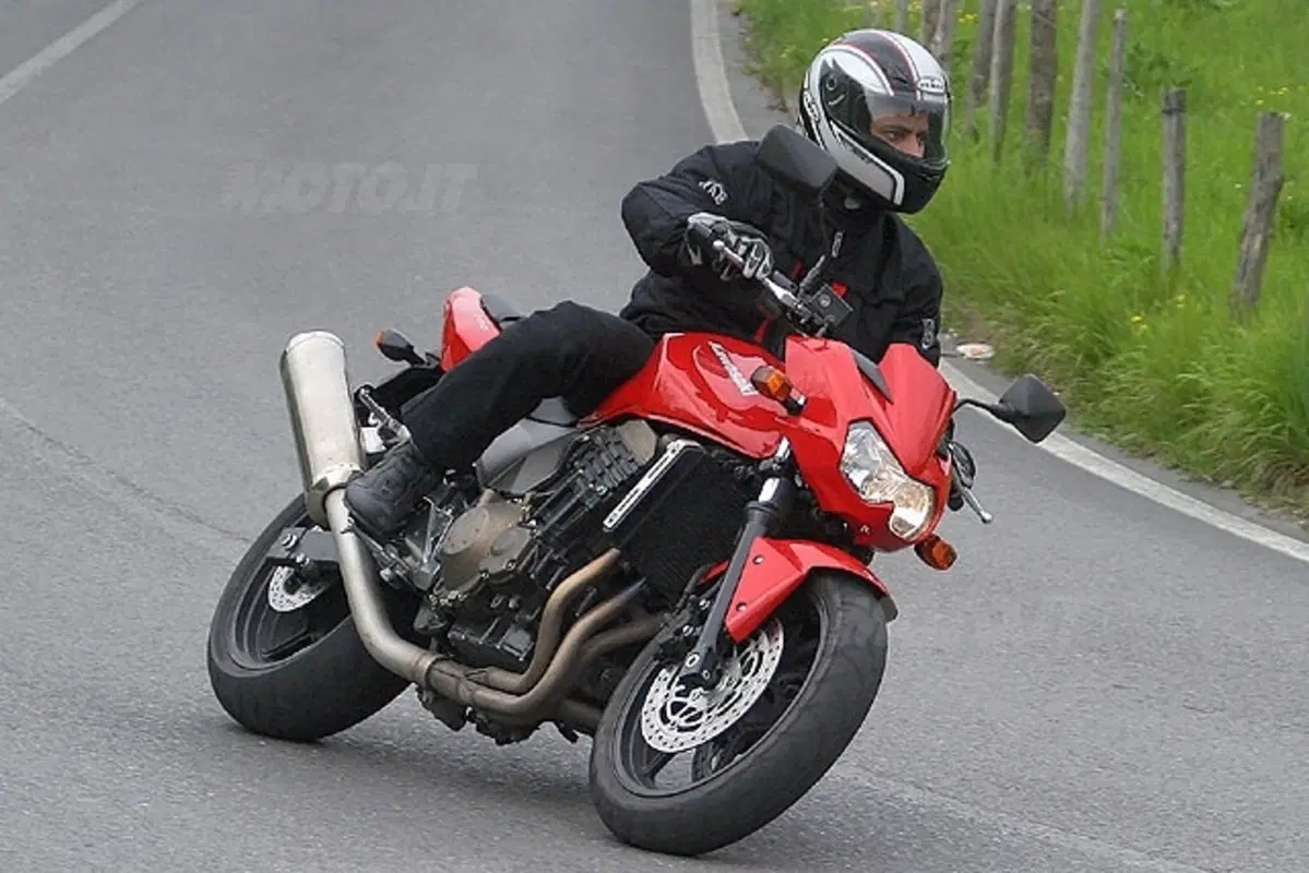 KAWASAKI Z 750 (24)