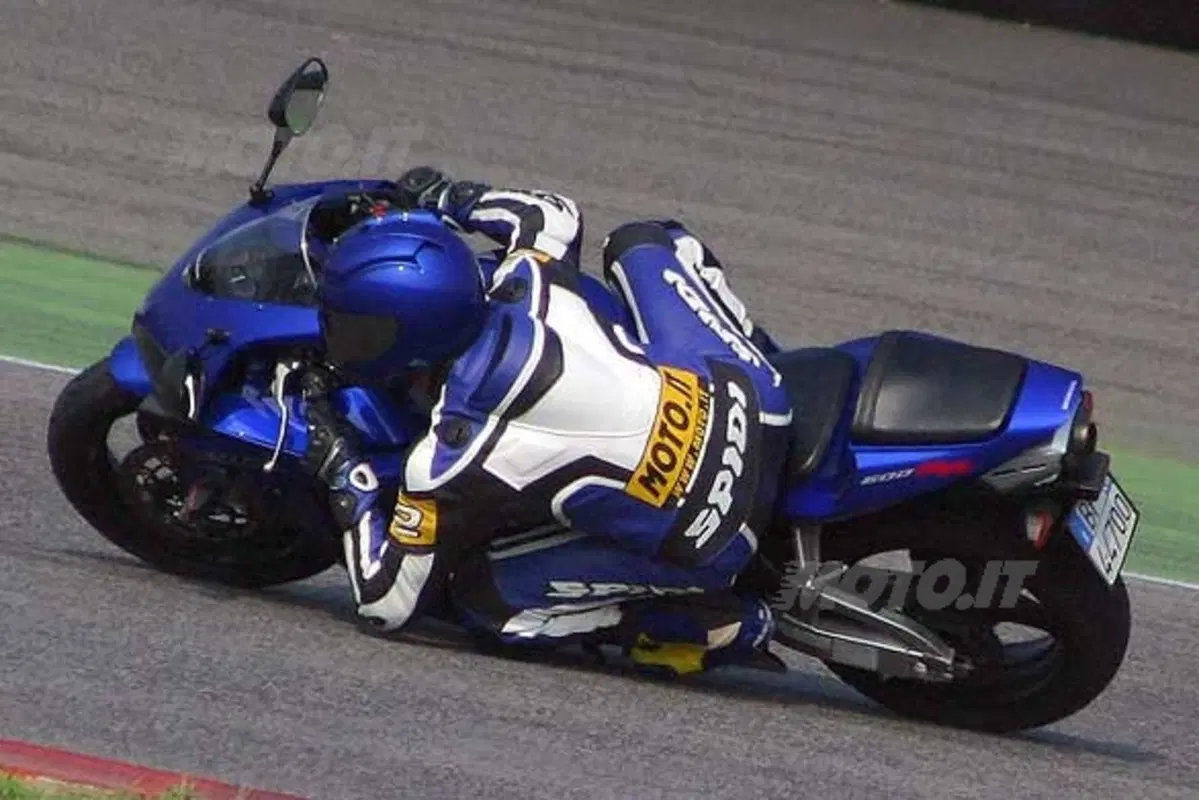 Honda CBR 1000 RR Fireblade e CBR 600 RR (2)