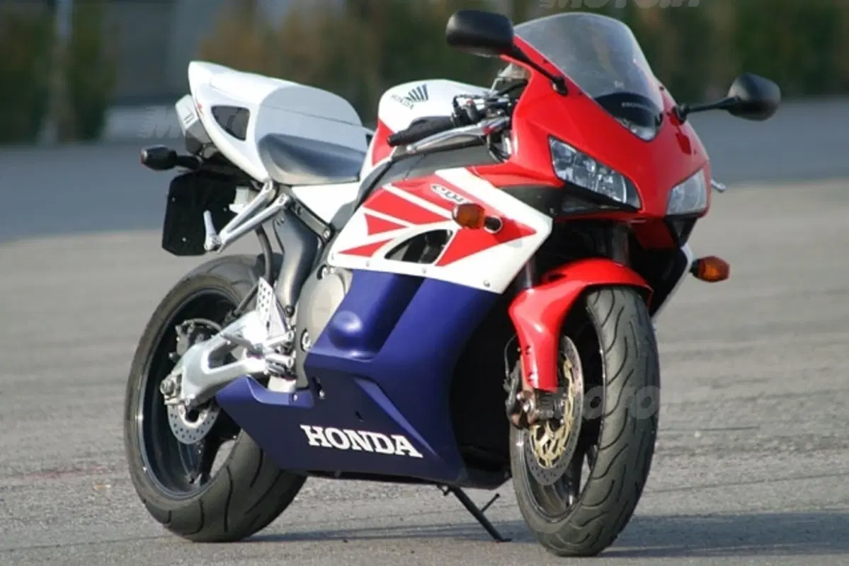 Honda CBR 1000 RR Fireblade e CBR 600 RR (3)
