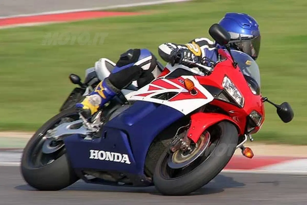 Honda CBR 1000 RR Fireblade e CBR 600 RR (4)